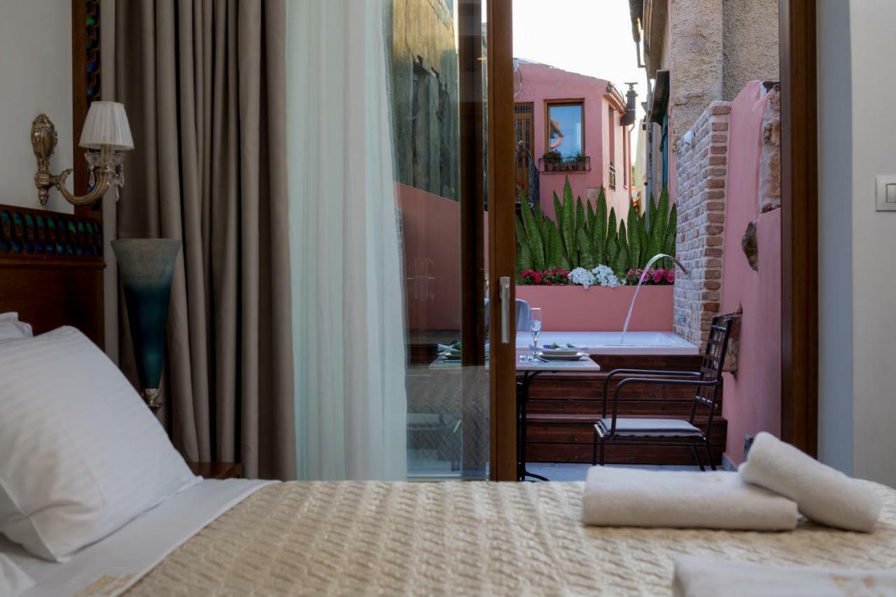 Vener Luxury Suites Chania  Exteriör bild